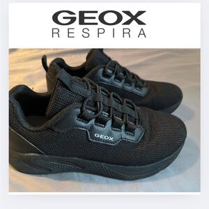 Geox Black Sneakers kids sz 31